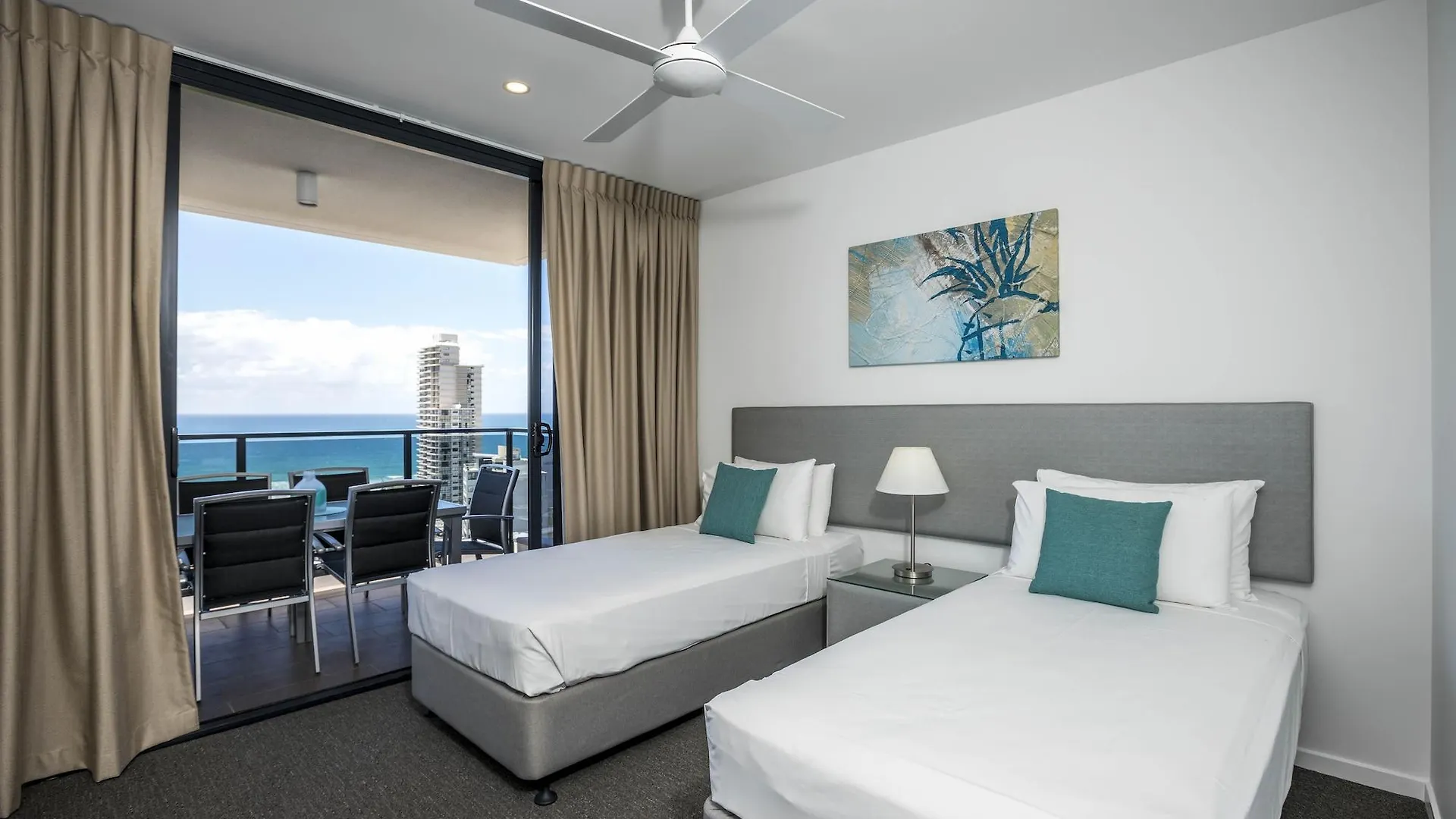 Synergy Broadbeach - Official Gold Coast 4*,