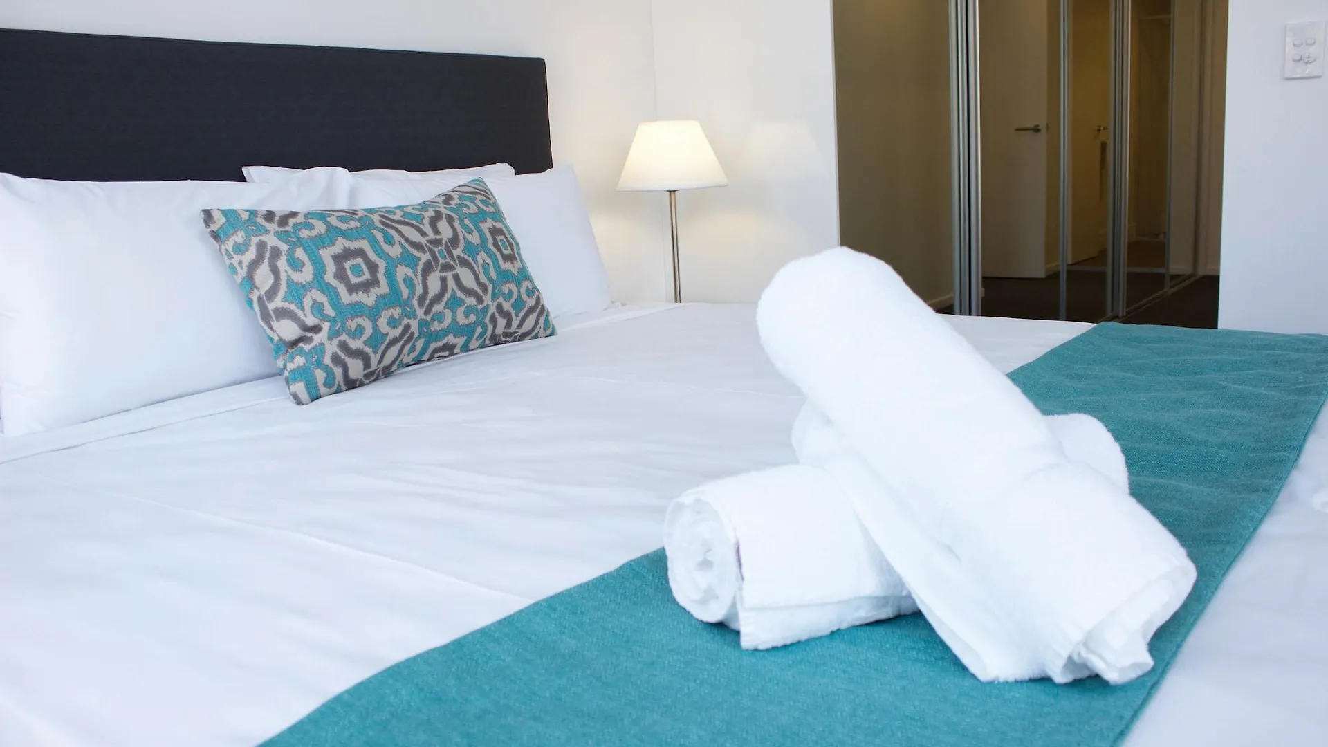 Synergy Broadbeach - Official Gold Coast 4*,