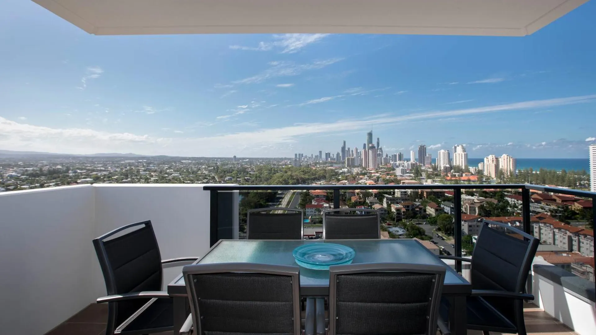 Synergy Broadbeach - Official Gold Coast Aparthotel