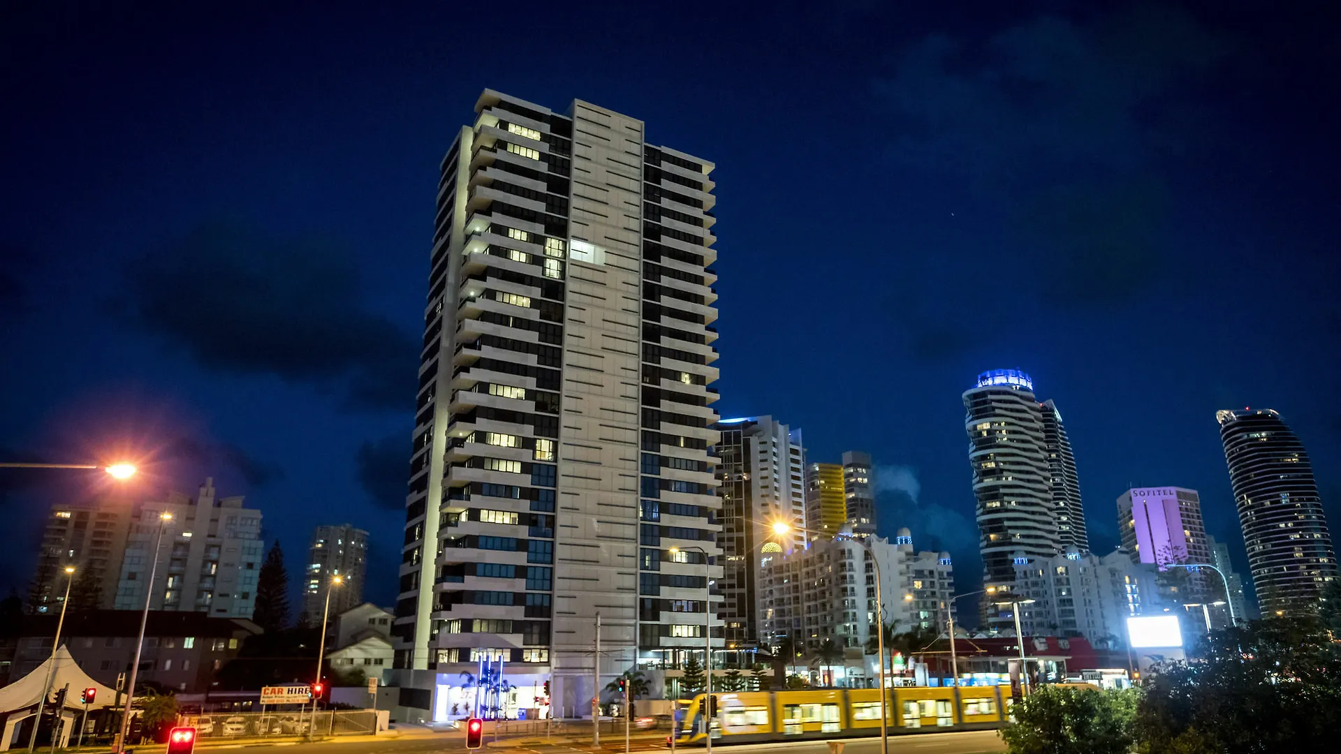 **** Aparthotel Synergy Broadbeach - Official Gold Coast Australia